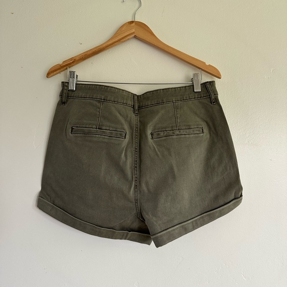 NWT Express Pleated Shorts High Rise - Picture 3 of 3